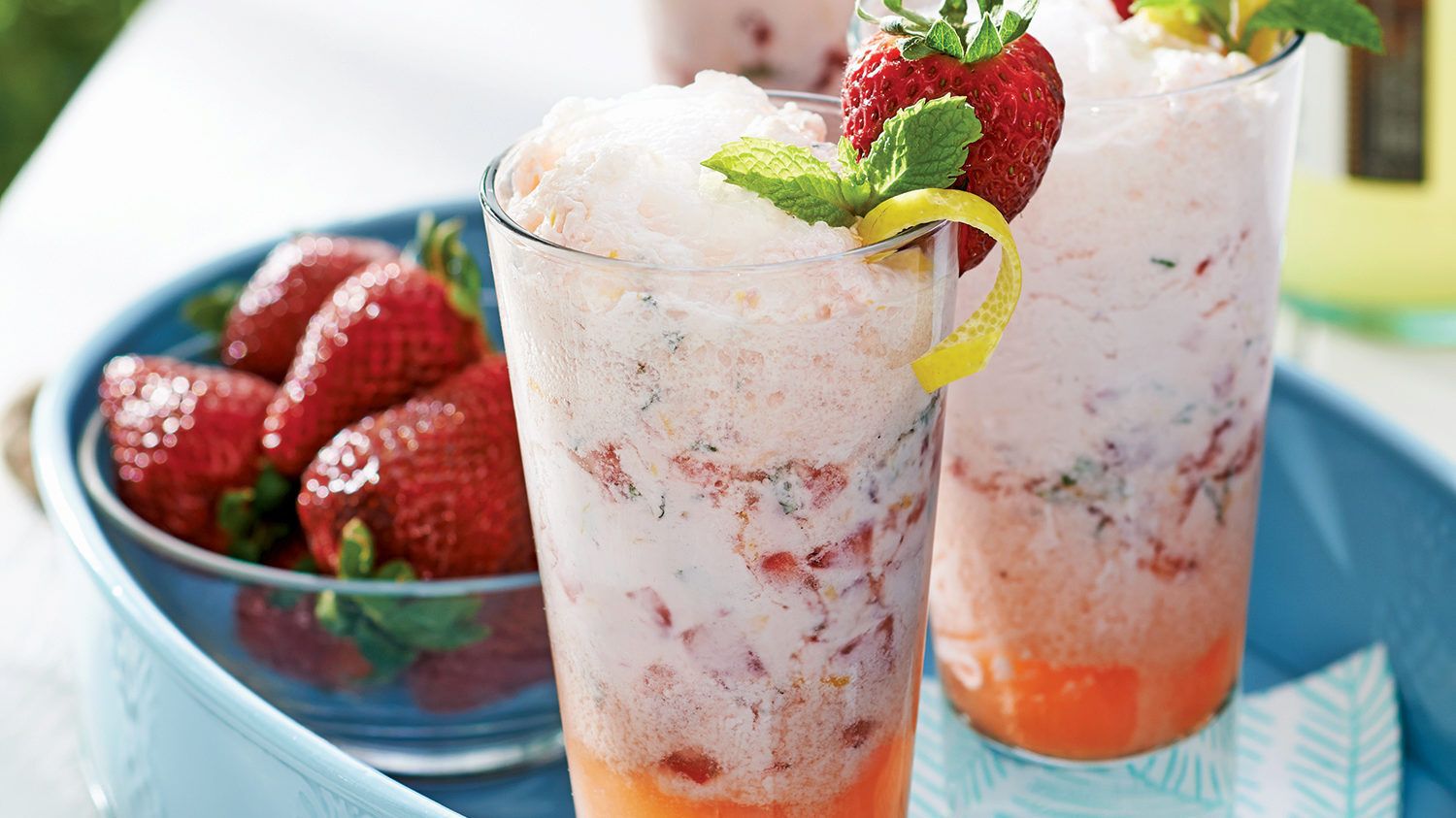 Fizzy_Lemonade_Strawberry_Float_786024